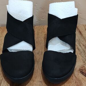 Eileen Fisher Chic Black Crisscross Sandals